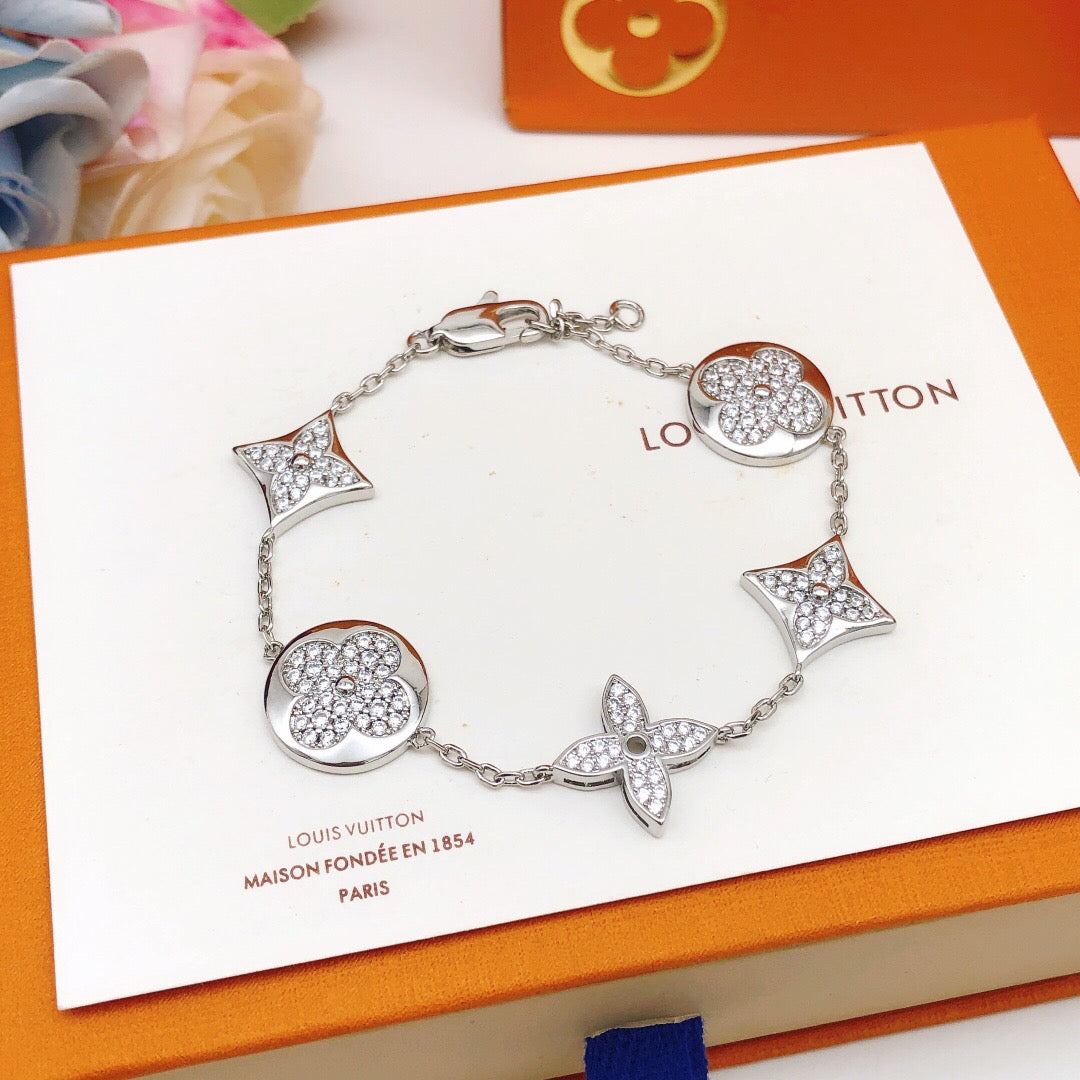 Geometric Emblem Bracelet in Silver-Tone – Silver Detail – Design 015 close-up detail