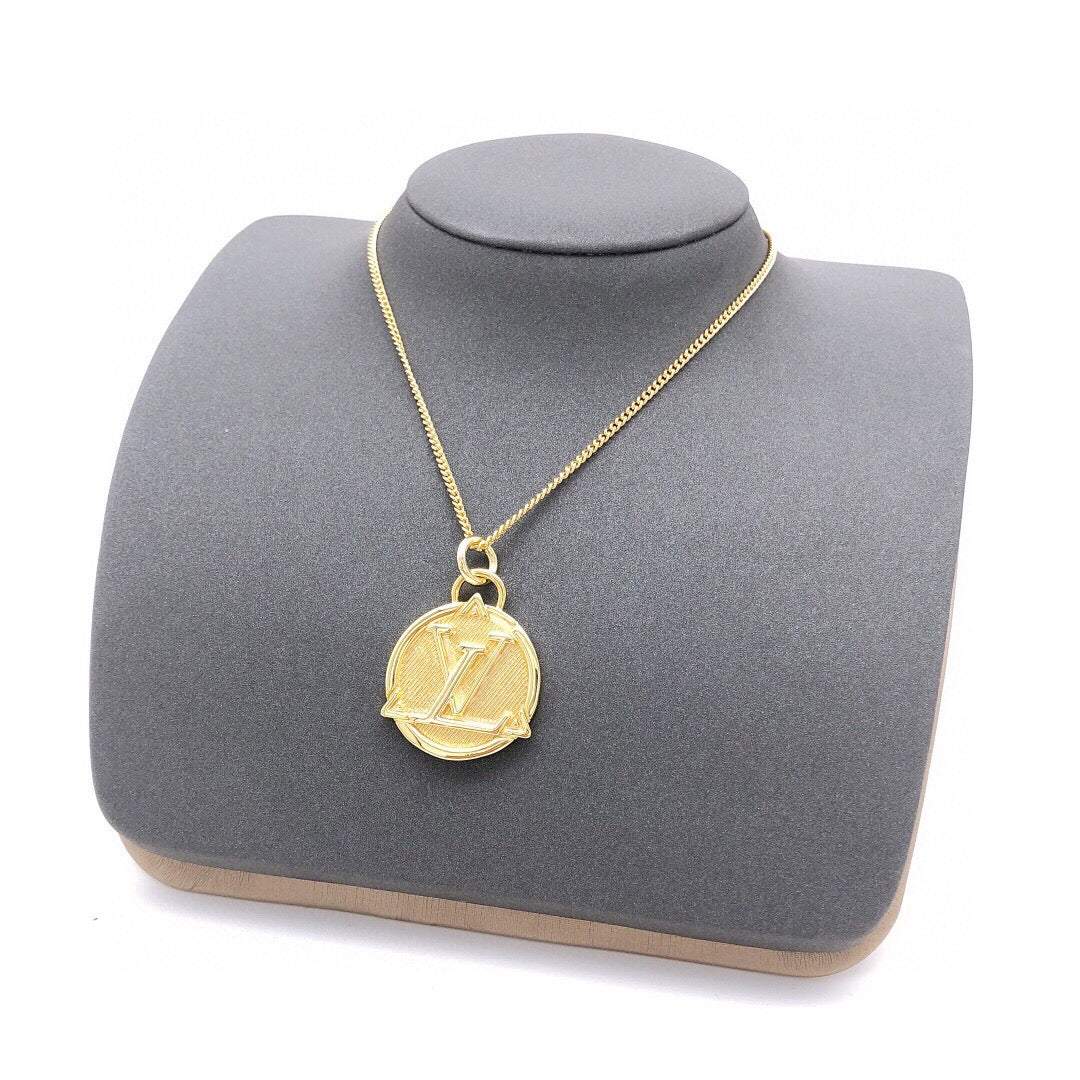 Round Pendant Necklace in Gold-Tone – Design 003 front product view