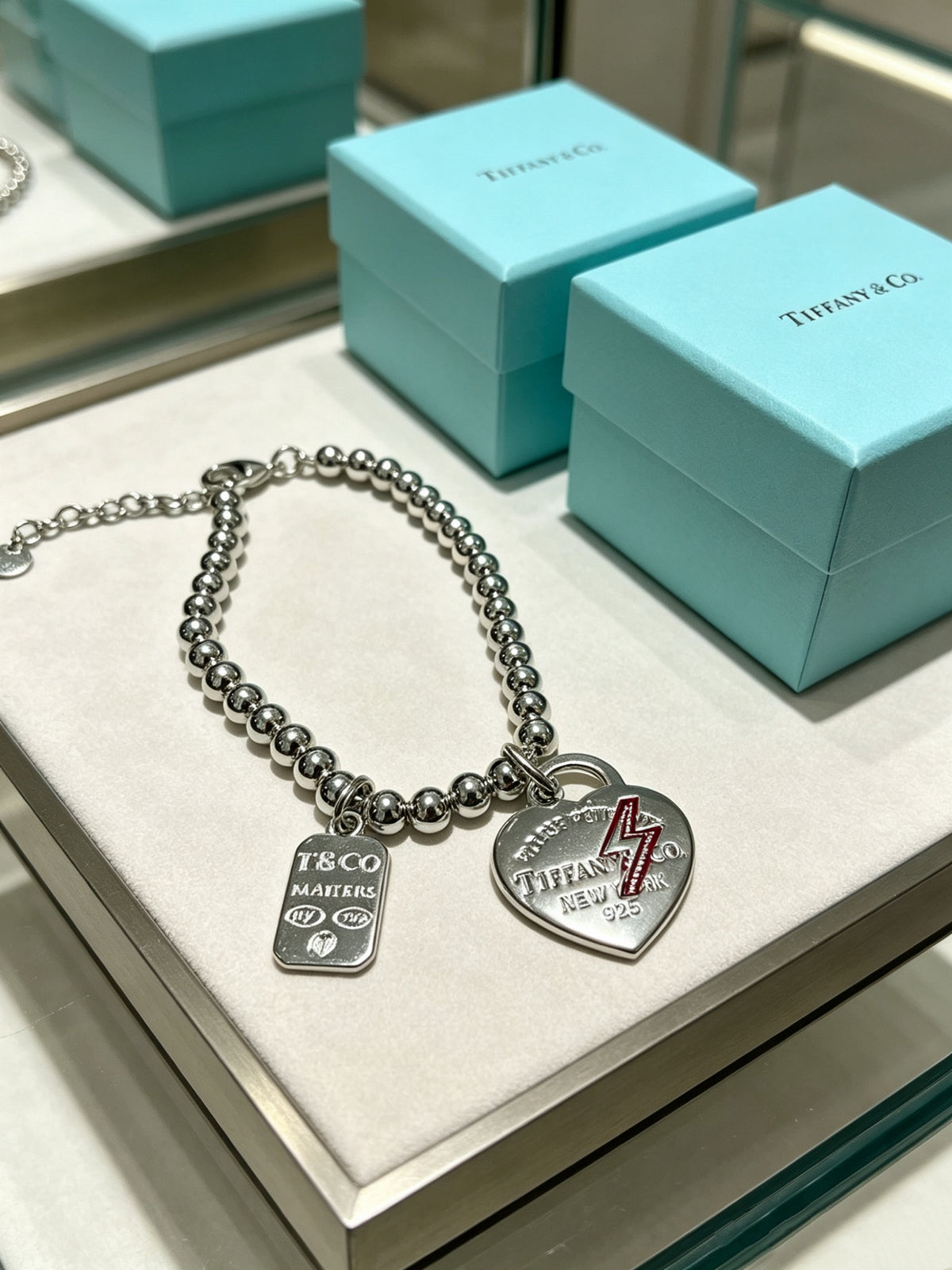 Signature Motif Bracelet in Silver-Tone – Vintage Detail – Design 05 detail view