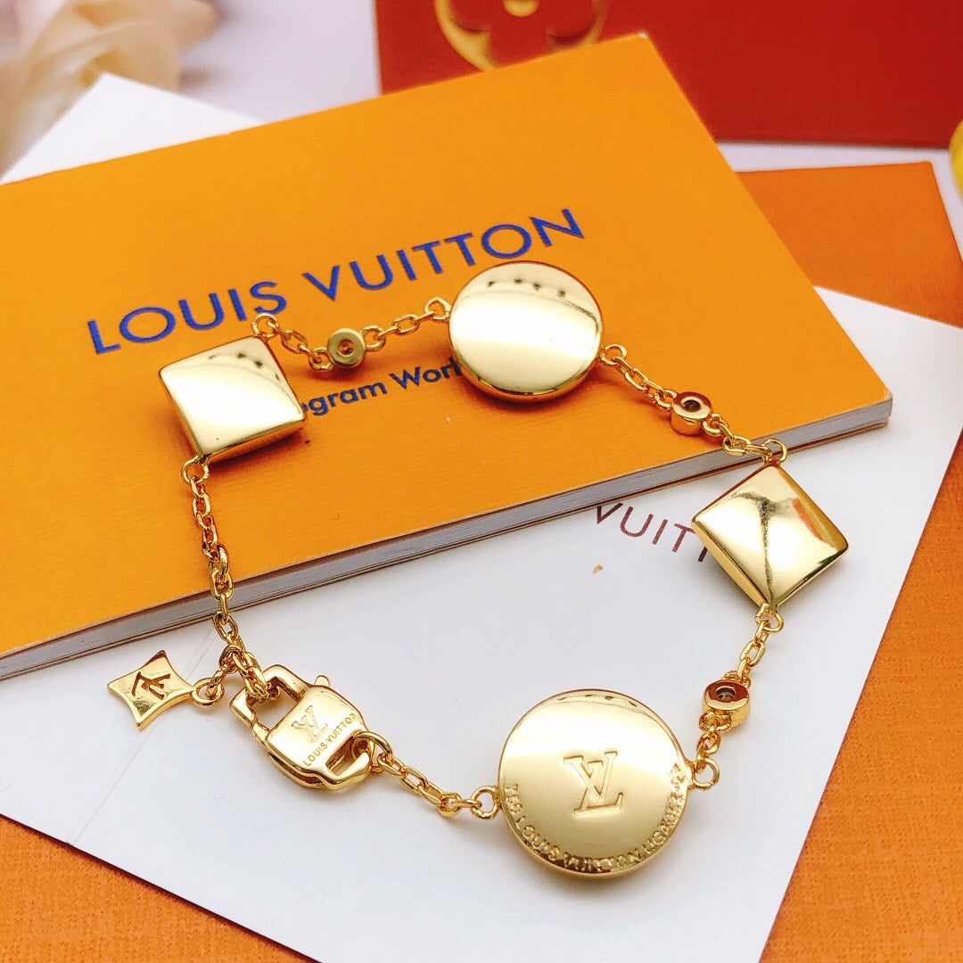 Floral Bracelet in Gold-Tone – Black Detail detail view