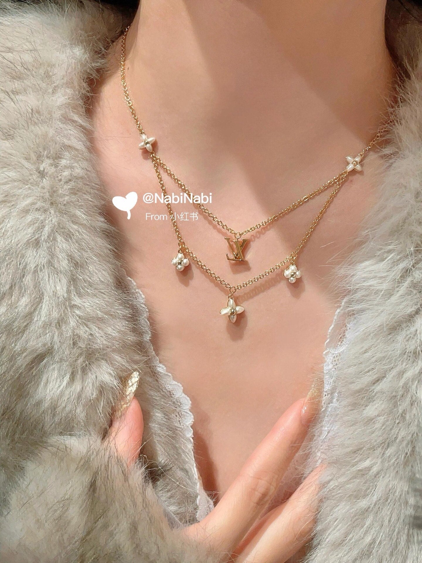 Floral Double-Layer Pendant Necklace detail view