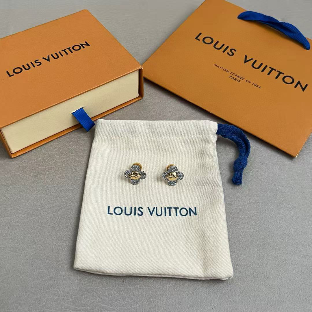 Sunflower Stud Earrings in Polished Metal-Tone – Sunflower Detail styled product view