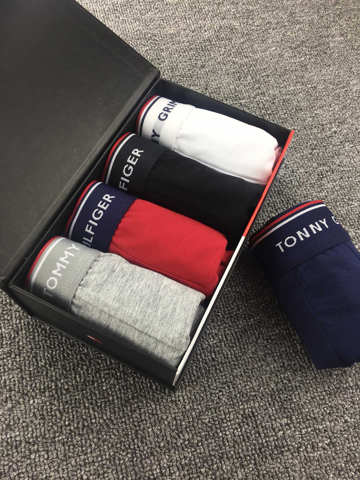 Tommy Hilfiger Odell Visible Colour, Waistband And Emblem Details Men's Boxer Briefs - 3-Piece Box