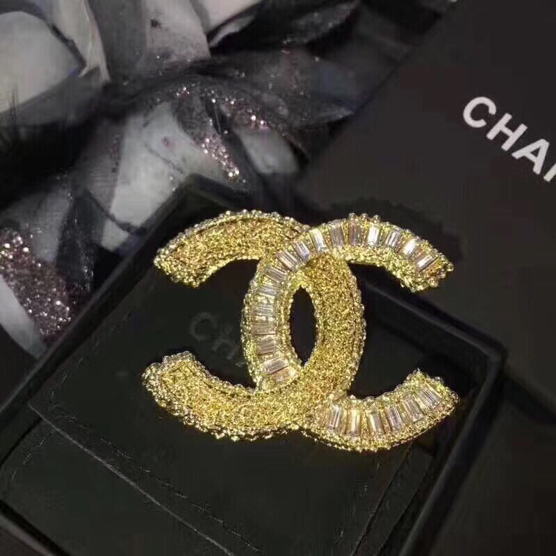 Signature Emblem Brooch in Polished Metal-Tone side detail