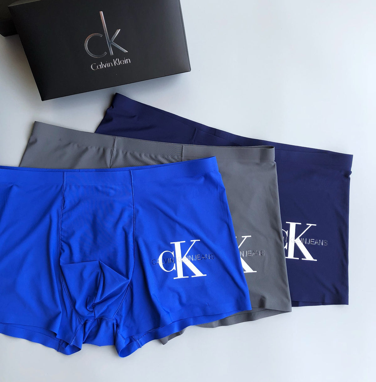Calvin Klein Contrast Waistbands And Understated Front Branding Men's Boxer Briefs - 3-Piece Box