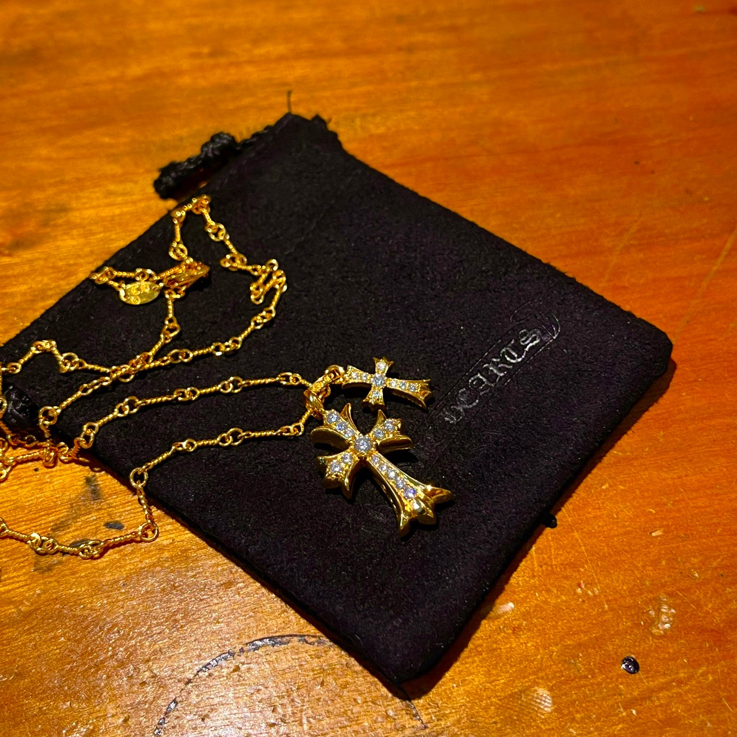 Cross Pendant Necklace Set – Design 01 close-up detail