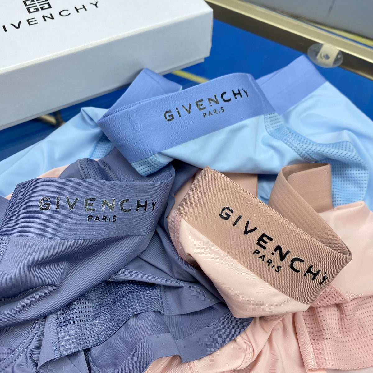 Givenchy Visible Branded Waistband Or Emblem Details Men's Boxer Briefs - 3-Piece Box