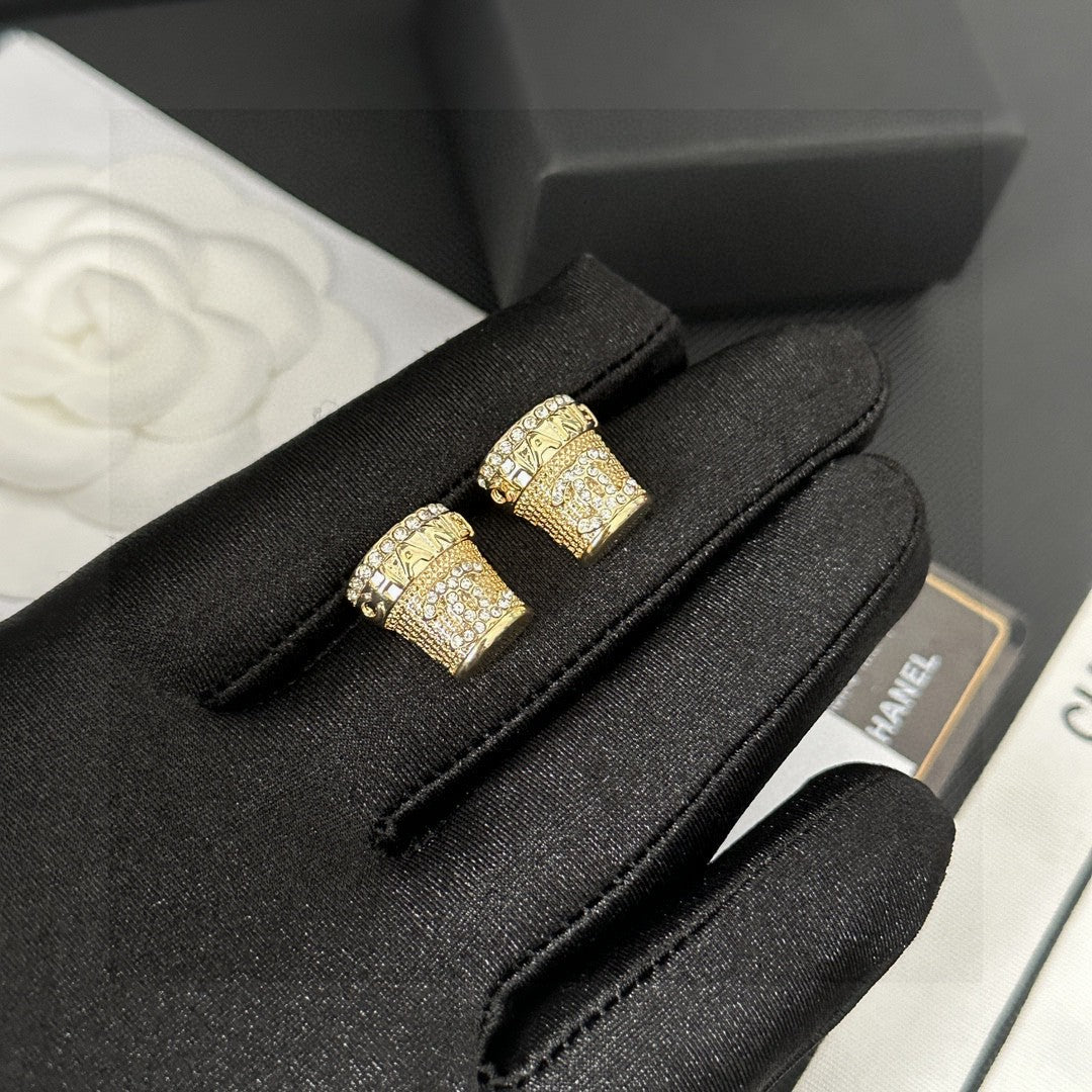Double-C Emblem Stud Earrings in Polished Metal-Tone – Design 036 close-up detail