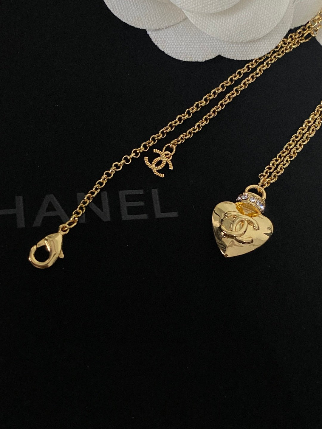 Letter Pendant Necklace in Polished Metal-Tone – Design 009 detail view