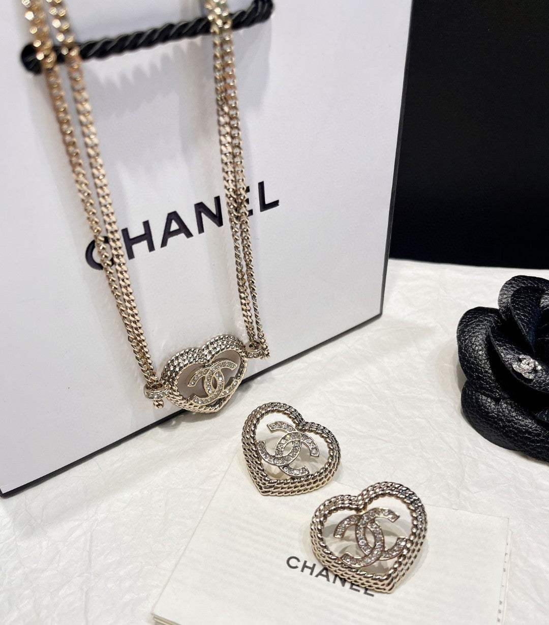 Letter Pendant Necklace in Polished Metal-Tone – Design 008 close-up detail