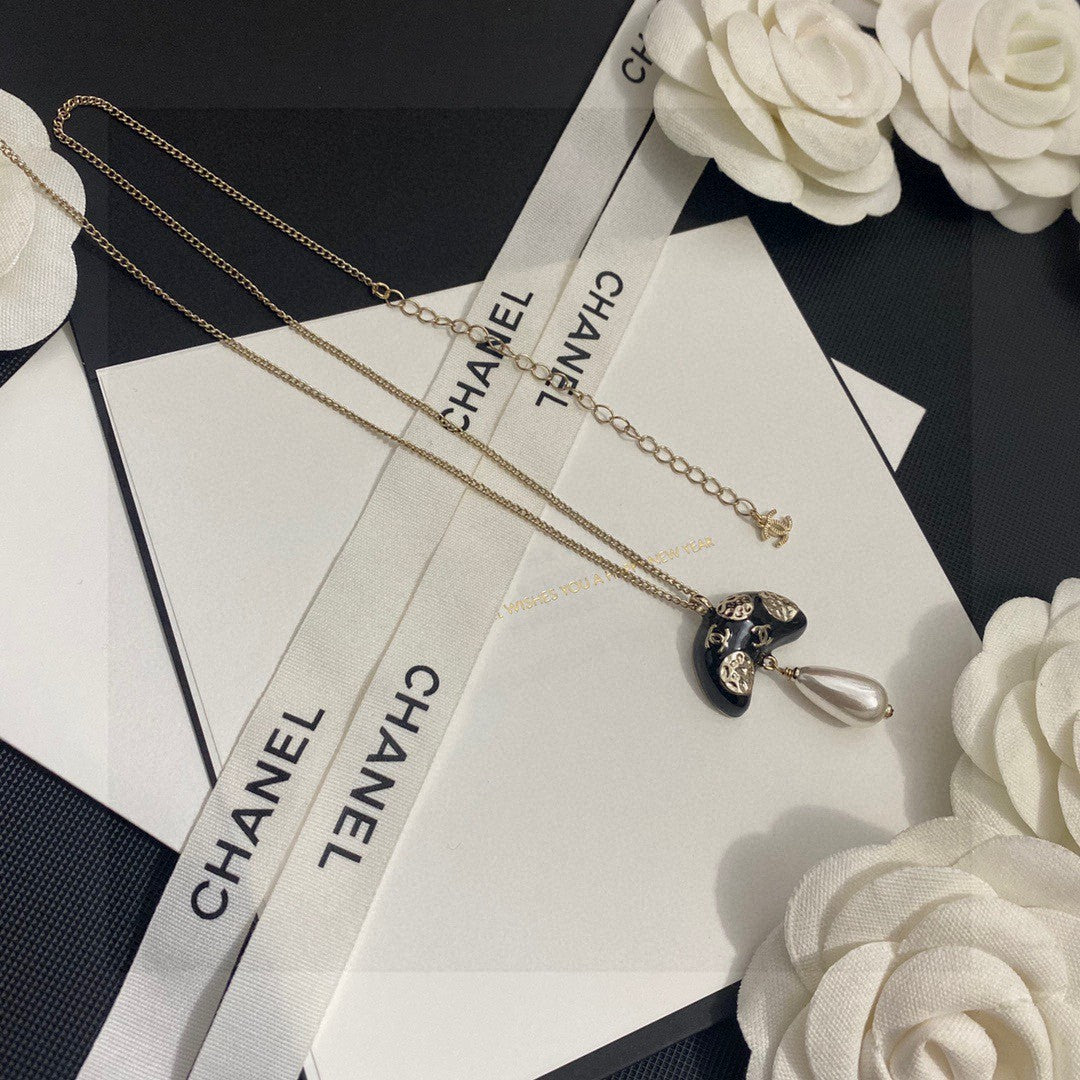 Letter Pendant Necklace in Polished Metal-Tone – Design 007 detail view