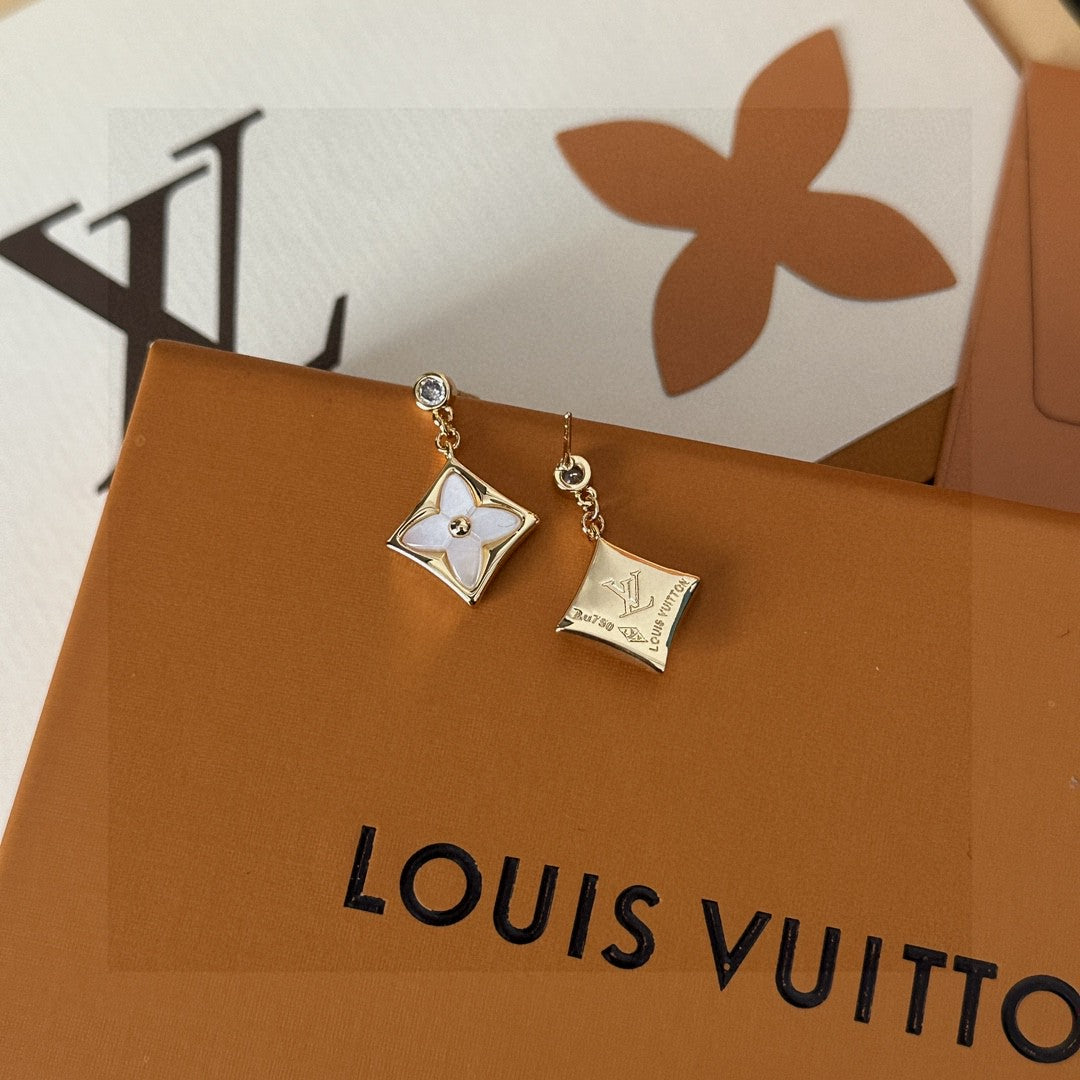 Geometric Emblem Stud Earrings in Gold-Tone – Design 043 detail view