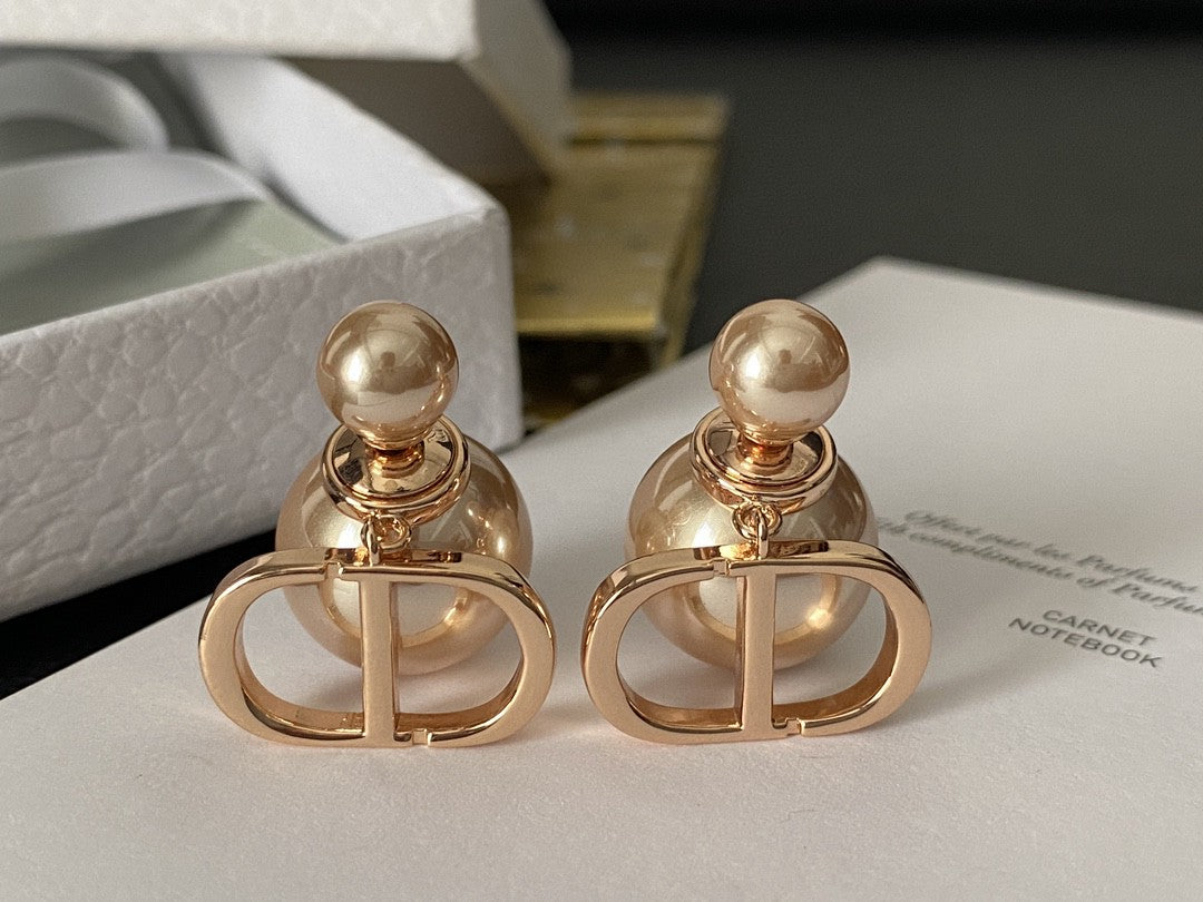 Sculptural Statement Earrings in Polished Metal-Tone – Design 004 front view