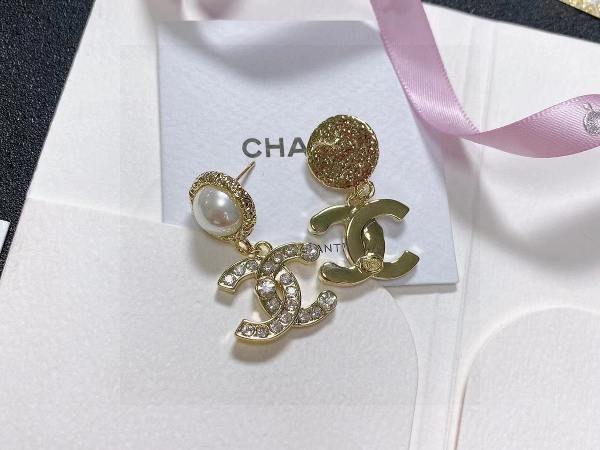 Double-C Emblem Stud Earrings in Polished Metal-Tone – Design 466 side detail