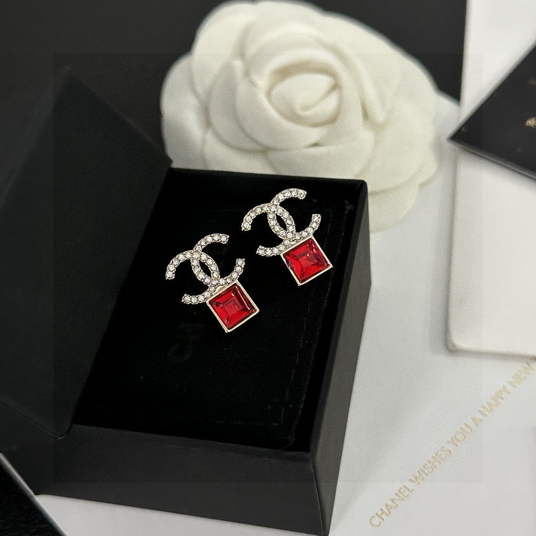 Double-C Emblem Stud Earrings in Polished Metal-Tone – Design 464 detail view