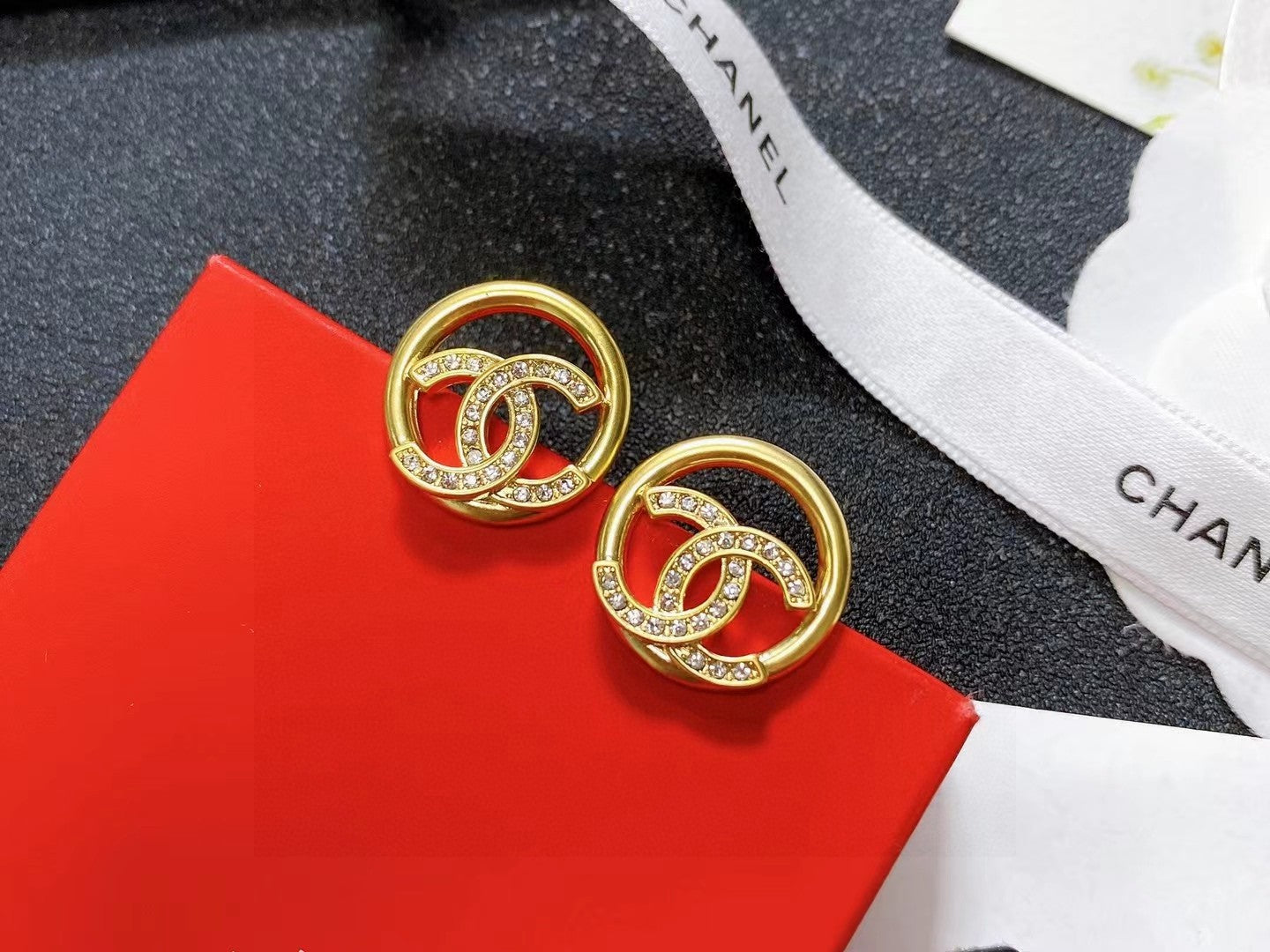Double-C Emblem Stud Earrings in Polished Metal-Tone – Design 463 close-up detail