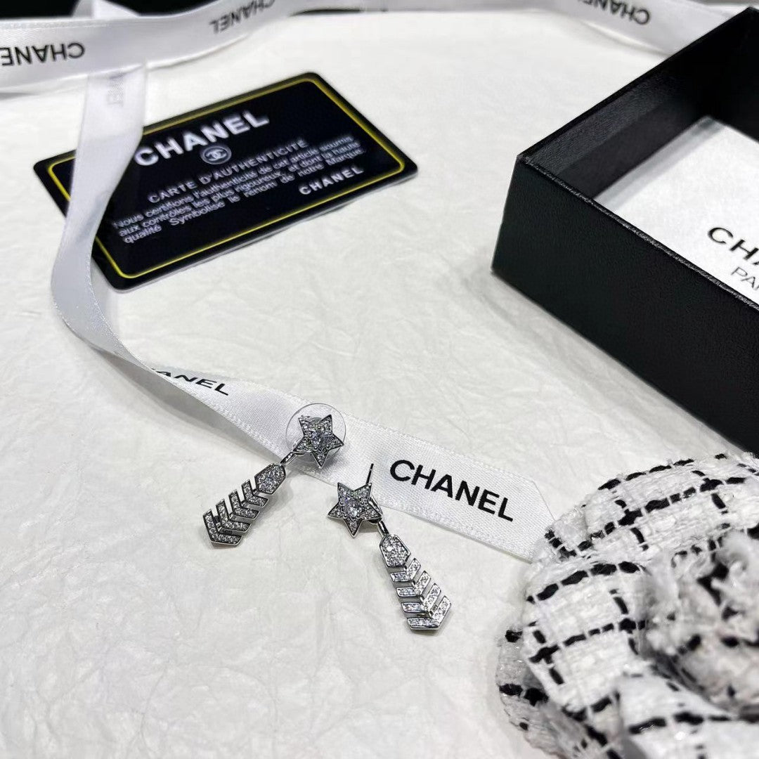 Double-C Emblem Stud Earrings in Polished Metal-Tone – Design 405 close-up detail