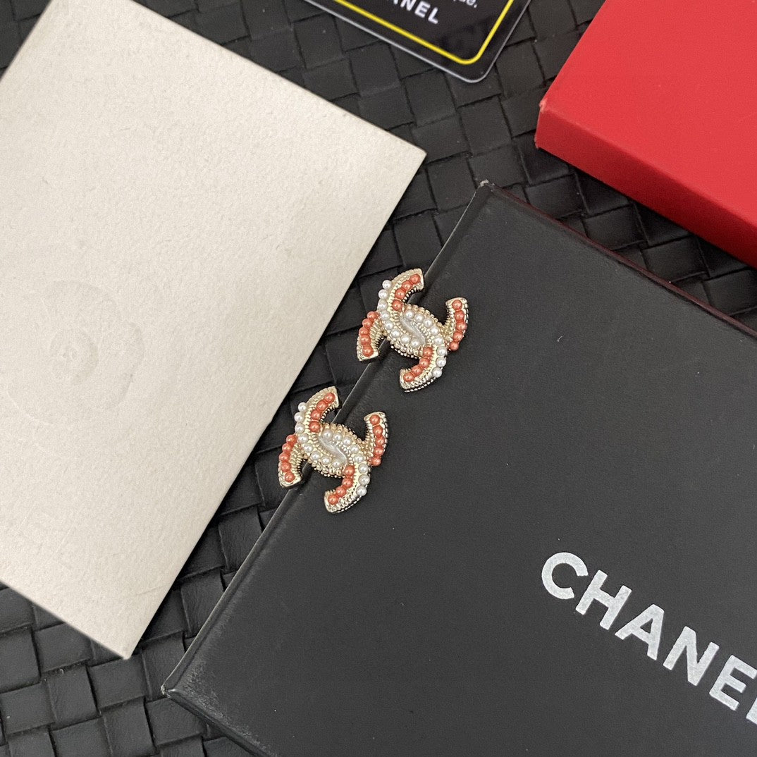 Double-C Emblem Stud Earrings in Polished Metal-Tone – Design 403 side detail