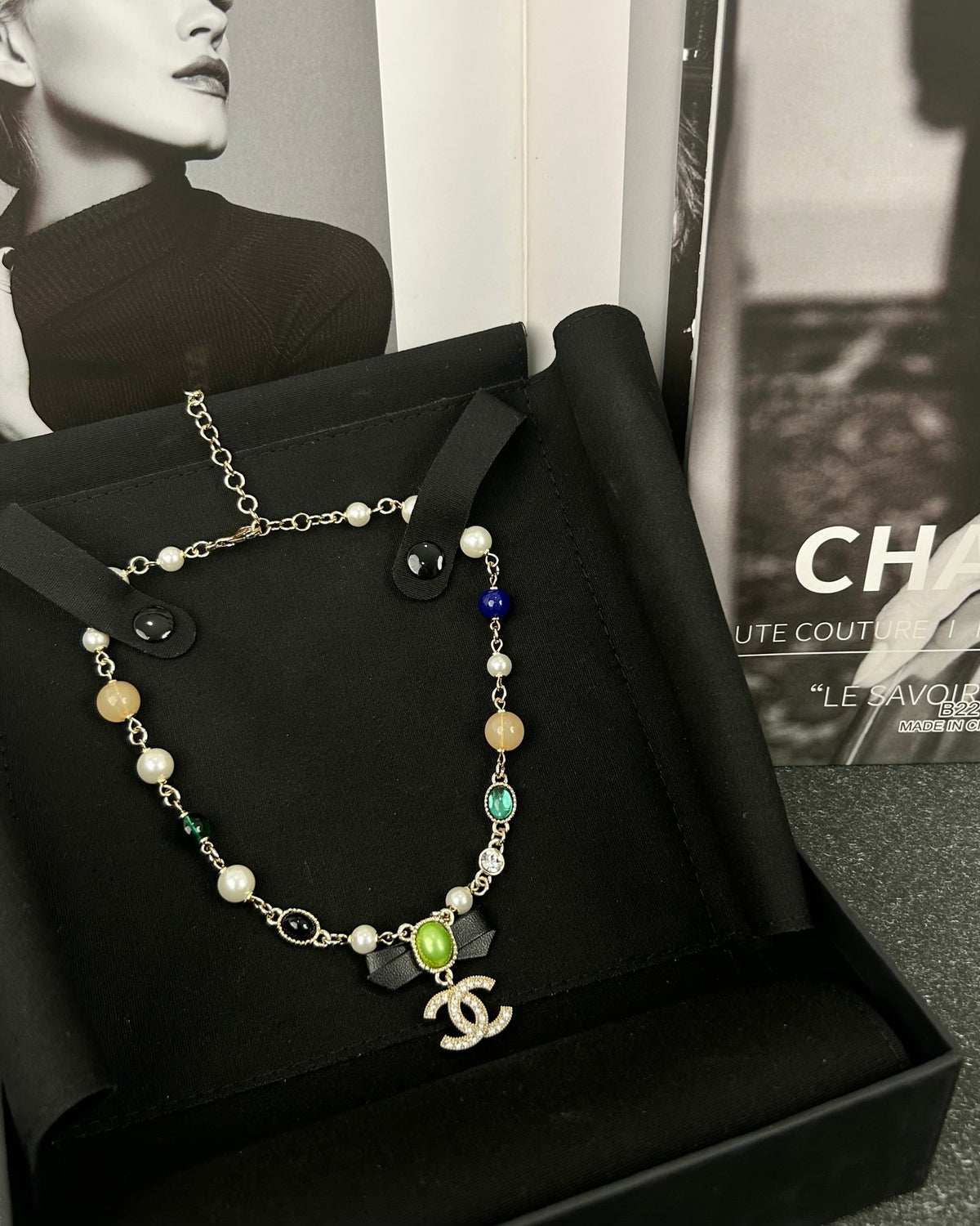 Bow Pearl-Detail Pendant Necklace – Pearl Detail – Design 006 detail view