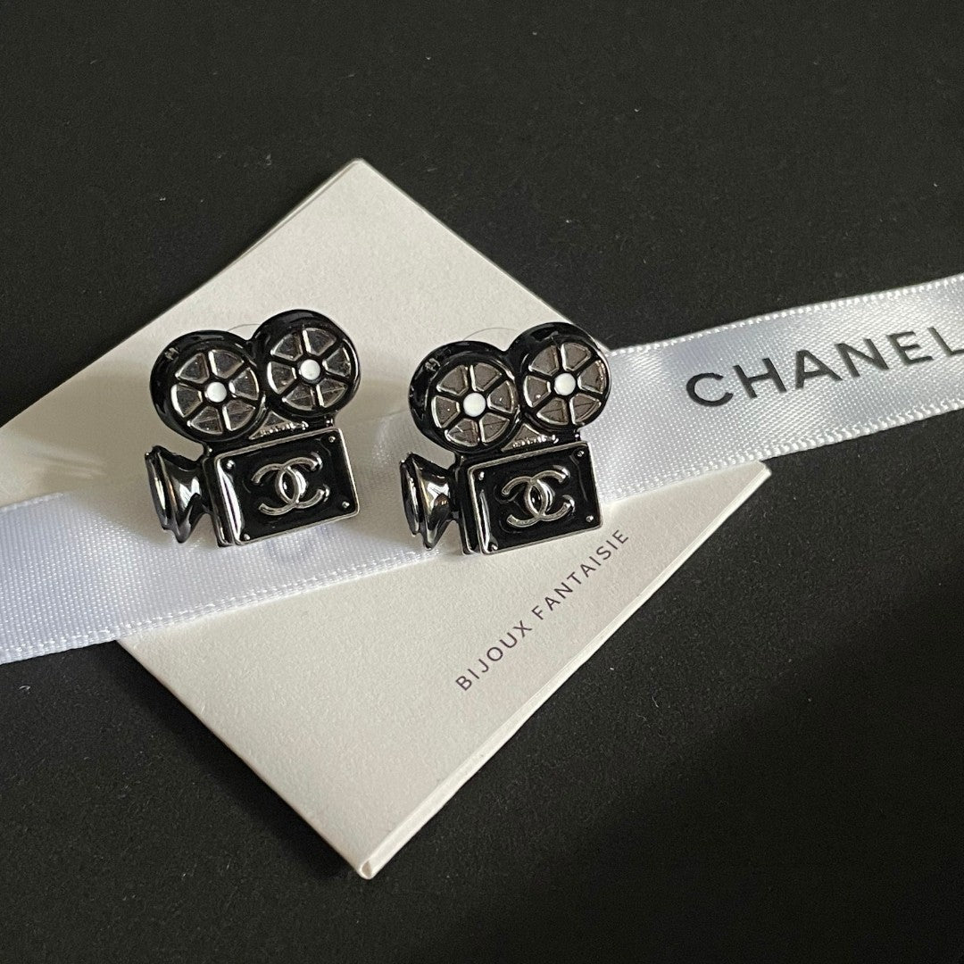 Double-C Emblem Stud Earrings in Black-Tone – Black Detail – Design 003 side detail