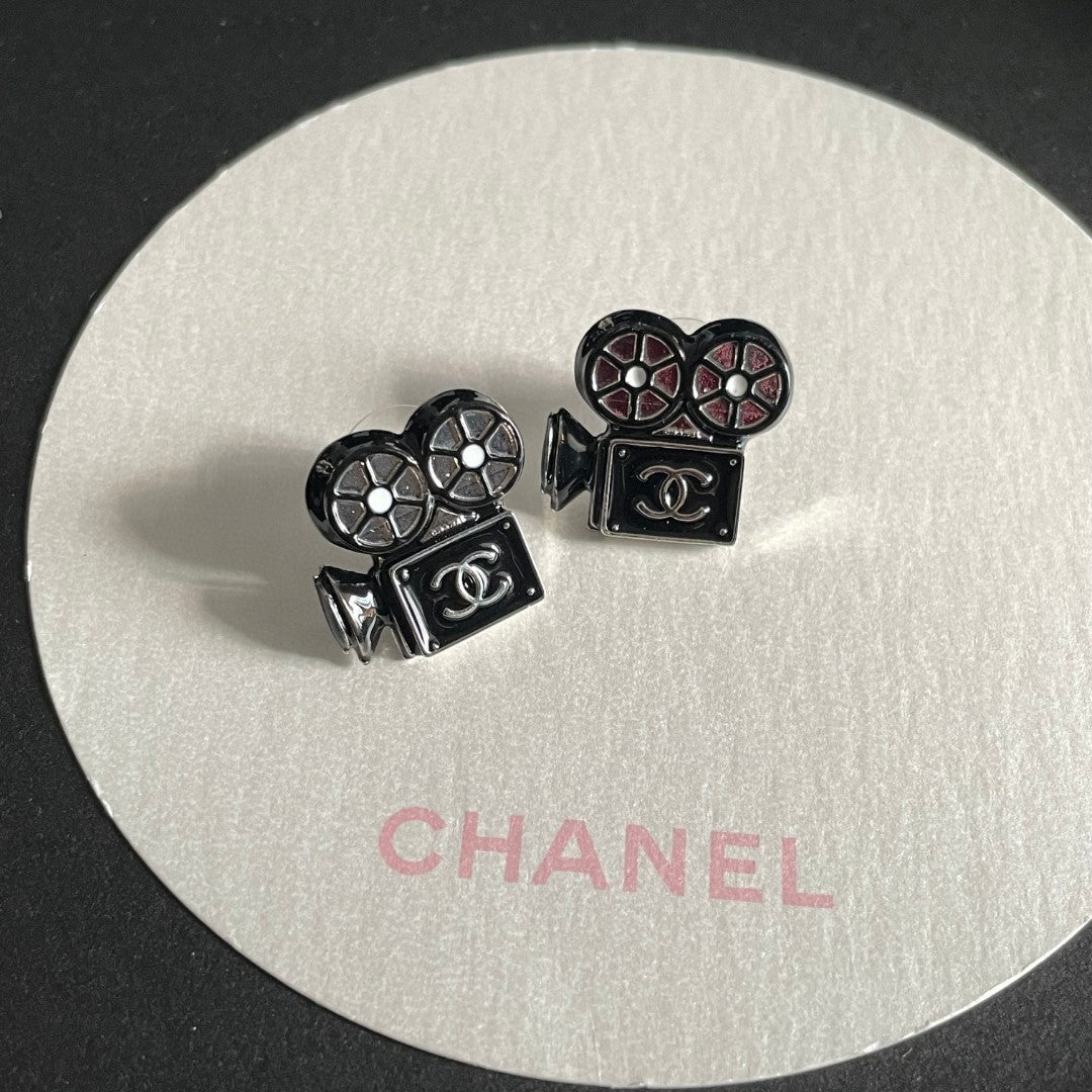 Double-C Emblem Stud Earrings in Black-Tone – Black Detail – Design 003 detail view
