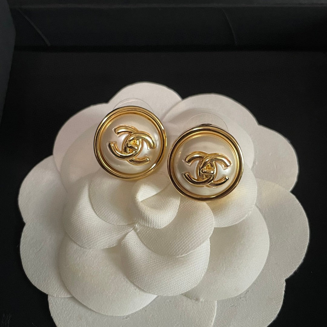 Double-C Emblem Stud Earrings in Polished Metal-Tone – Design 392 front product view