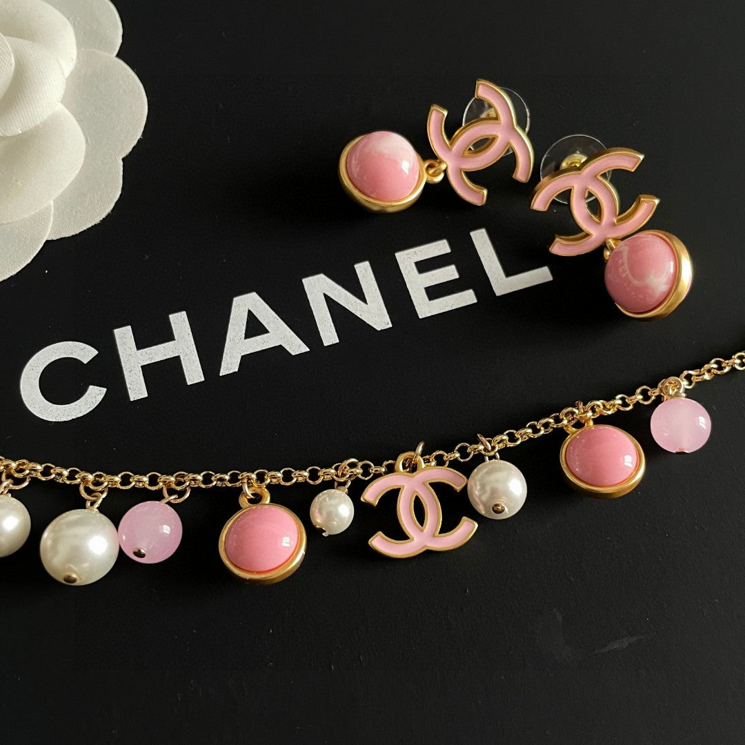 Signature Emblem Bracelet in Polished Metal-Tone – Design 038 front product view