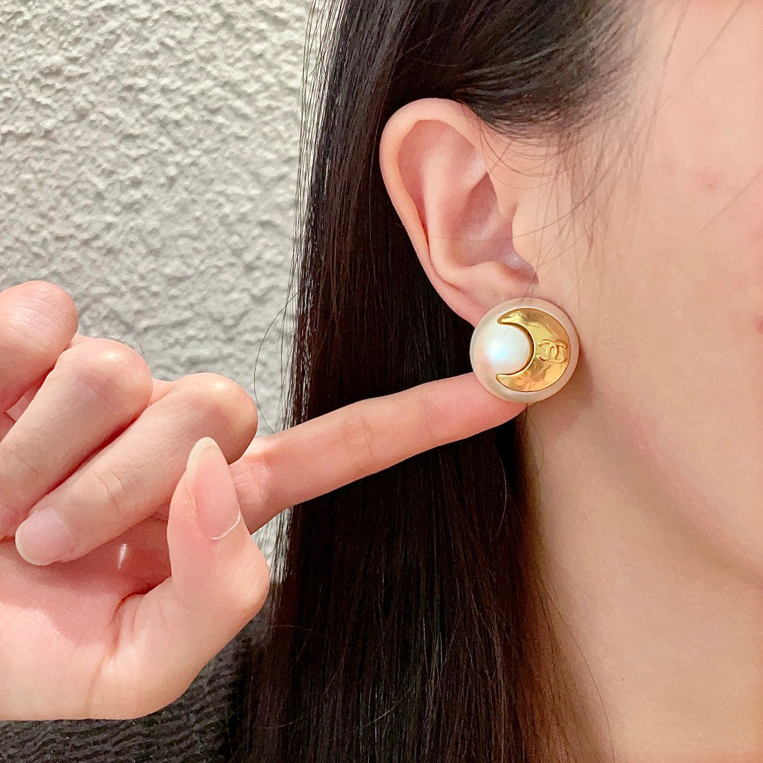 Double-C Emblem Stud Earrings in Polished Metal-Tone – Design 391 front product view