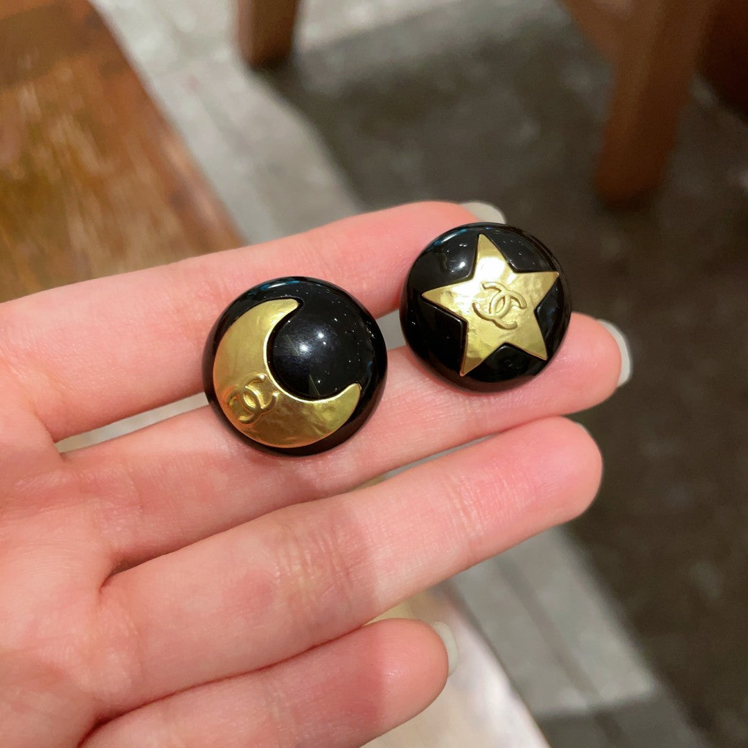 Double-C Emblem Stud Earrings in Polished Metal-Tone – Design 390 close-up detail