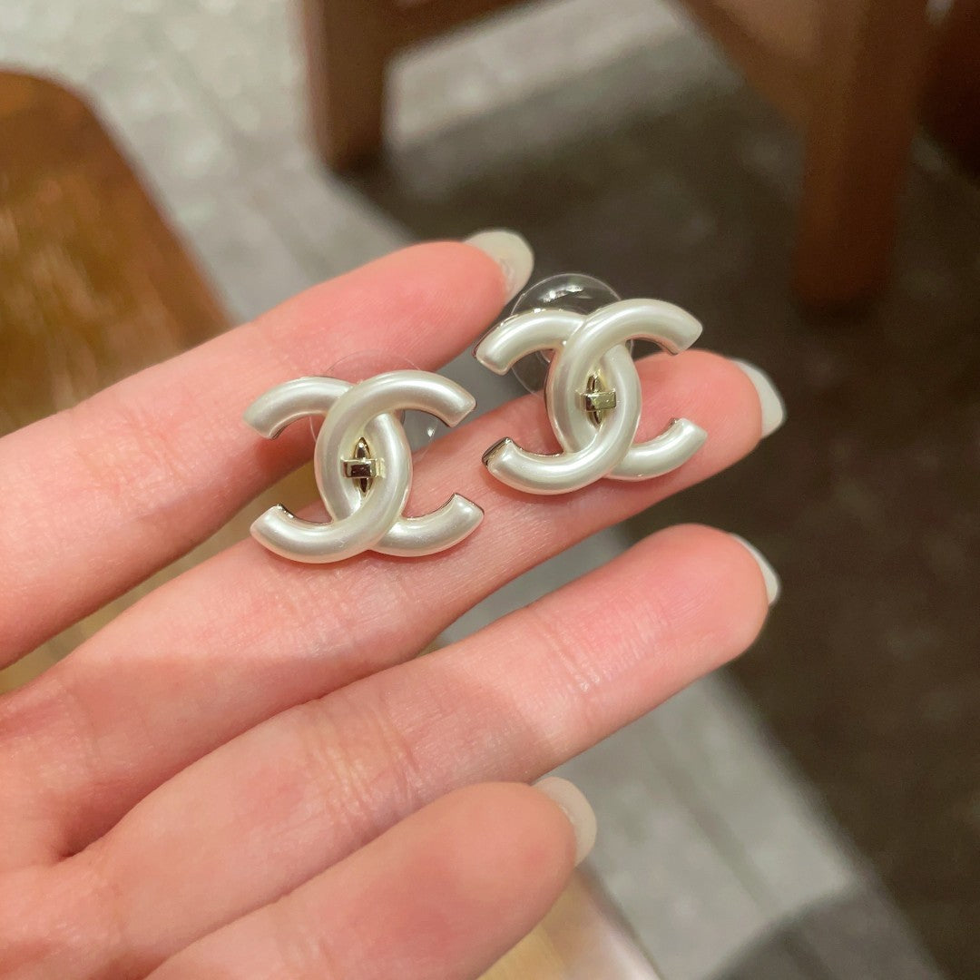 Double-C Emblem Stud Earrings in Polished Metal-Tone – Design 379 close-up detail