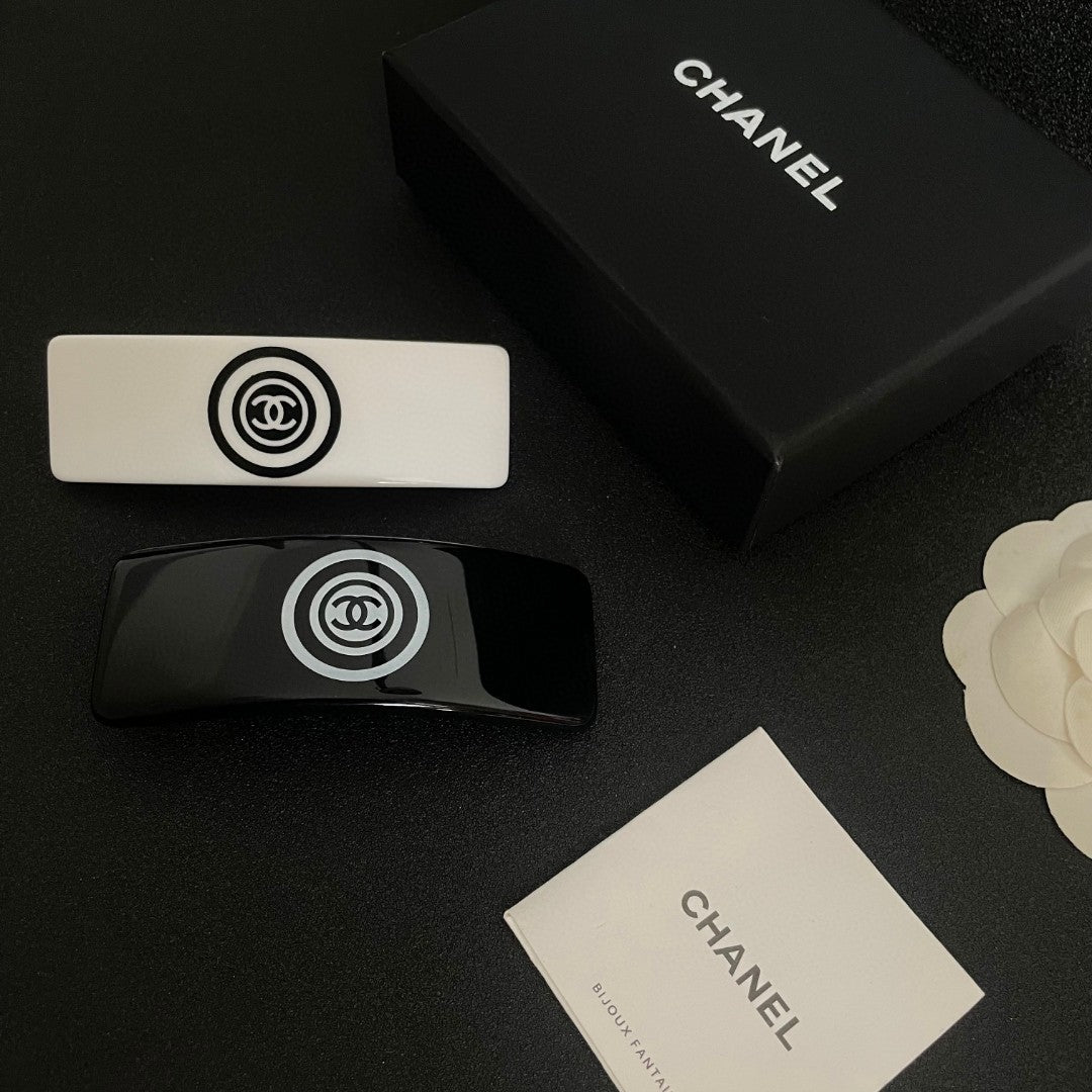 Double-C Emblem Hair Clip – Design 032 side detail