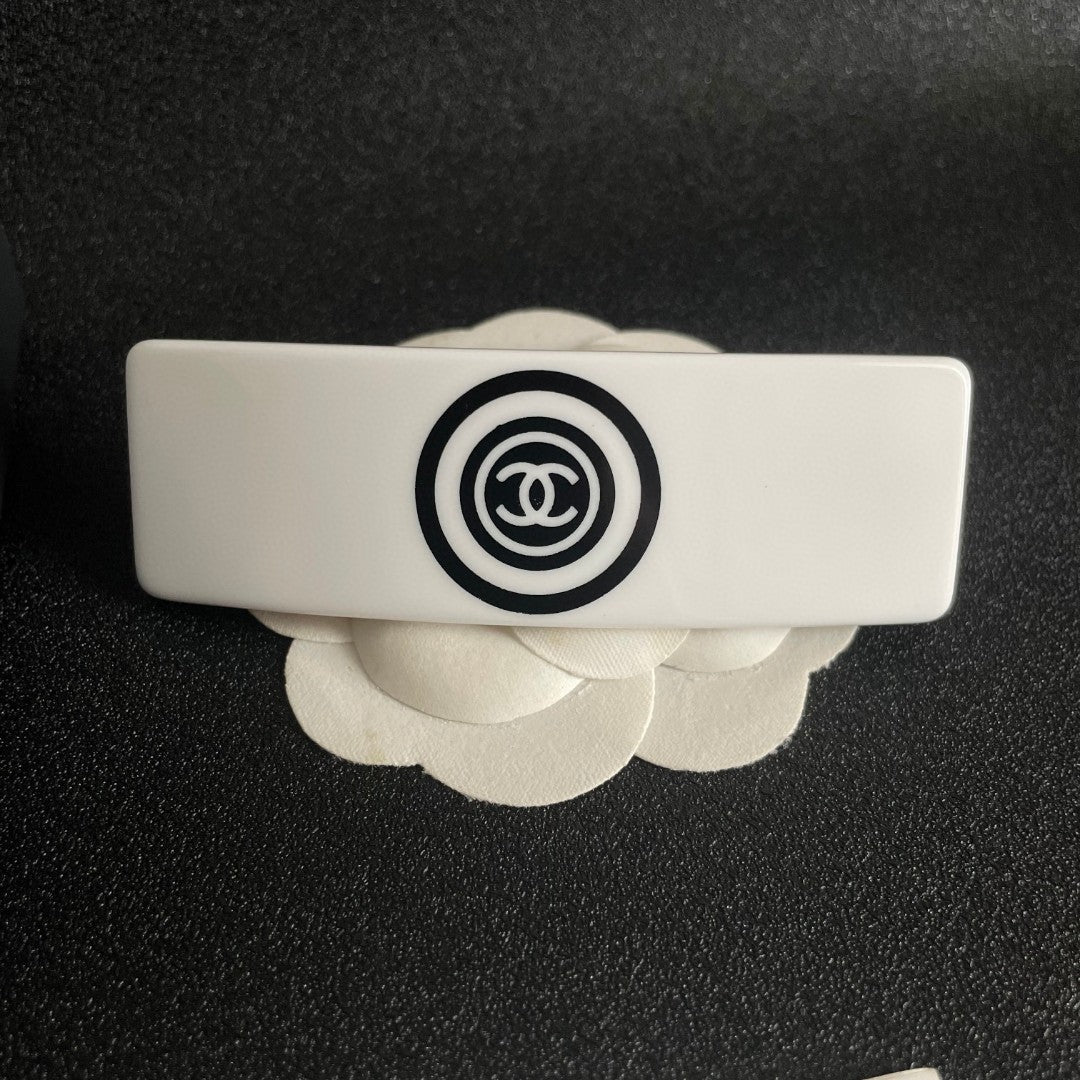 Double-C Emblem Hair Clip – Design 032 front product view