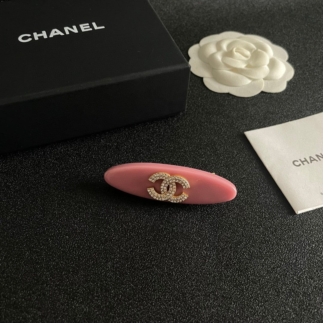 Double-C Emblem Hair Clip – Design 031 styled product view