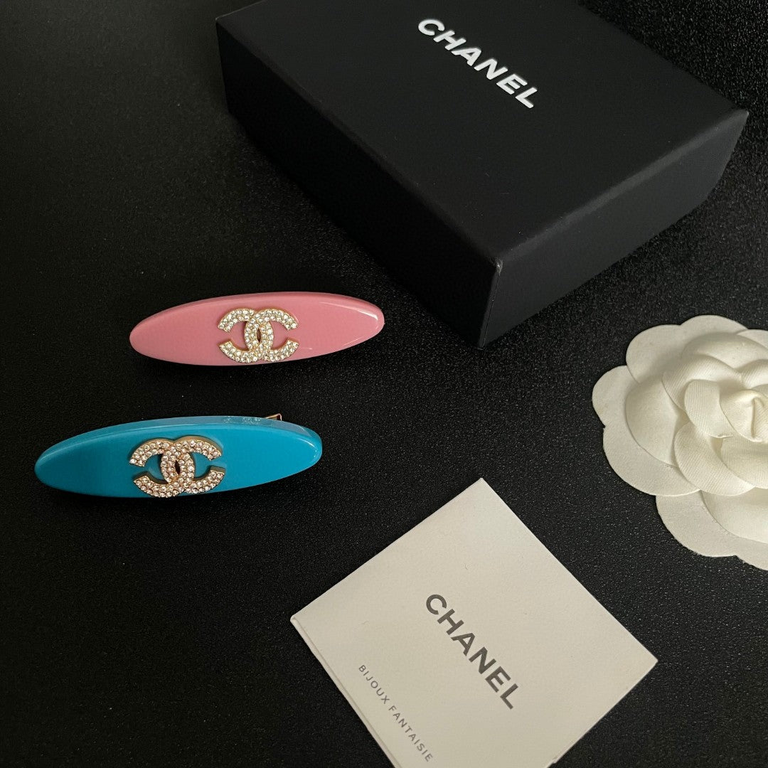 Double-C Emblem Hair Clip – Design 031 side detail