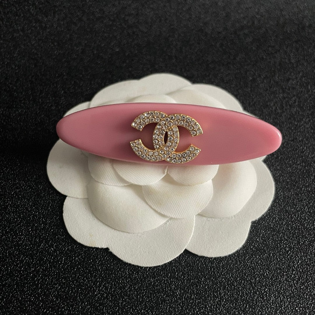 Double-C Emblem Hair Clip – Design 031 front product view