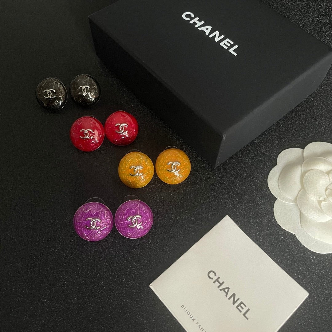 Double-C Emblem Stud Earrings in Polished Metal-Tone – Design 361 close-up detail