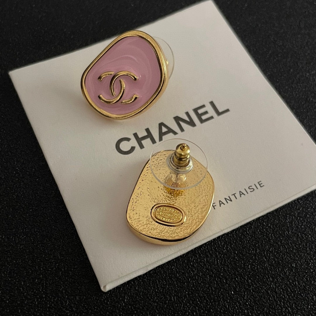 Double-C Emblem Stud Earrings in Polished Metal-Tone – Design 360 main product view