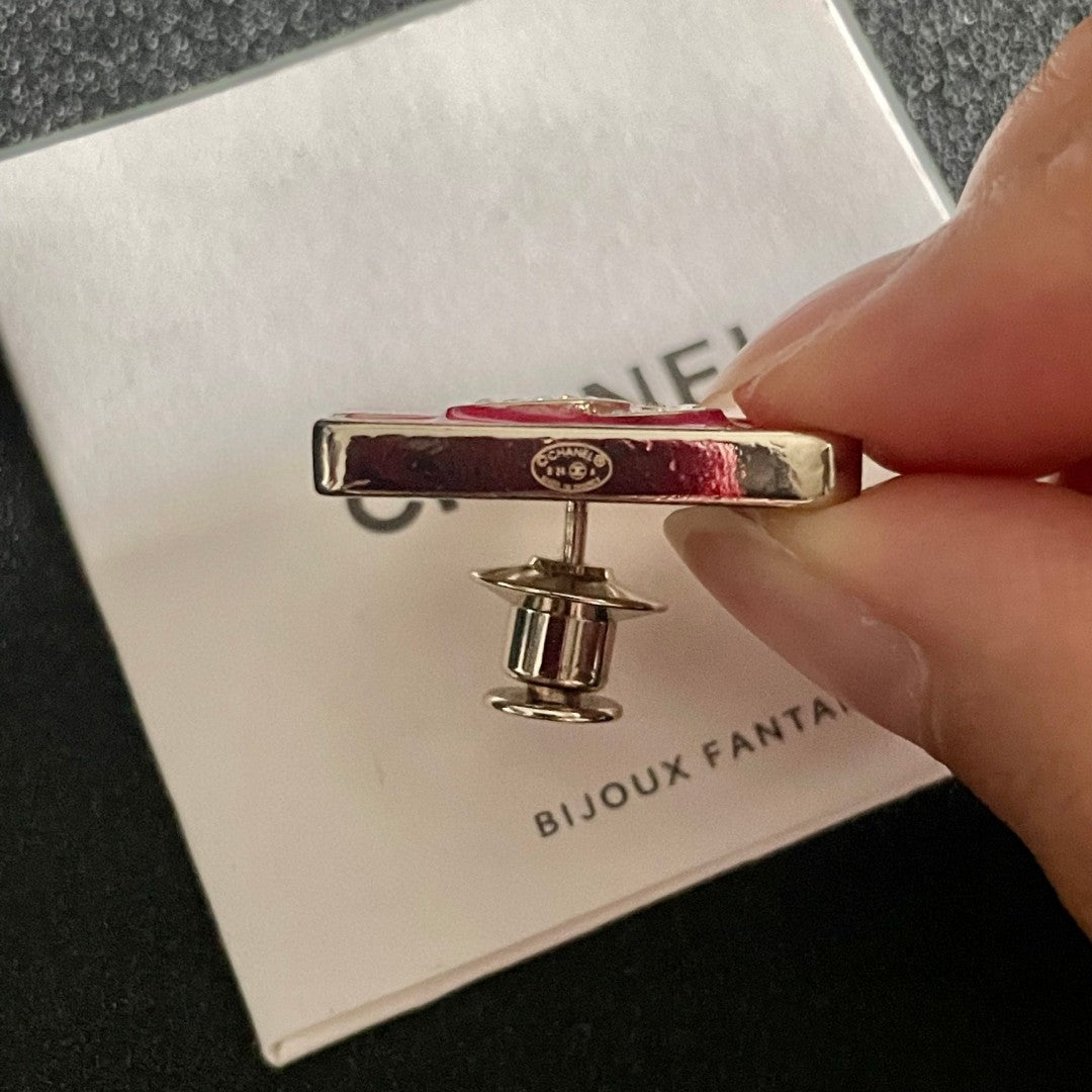 Double-C Emblem Brooch in Polished Metal-Tone – Design 070 main product view