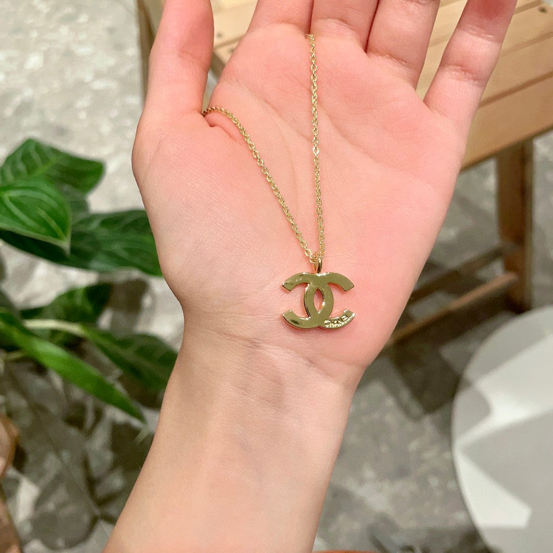 Double-C Emblem Pendant Necklace in Polished Metal-Tone – Design 058 side detail