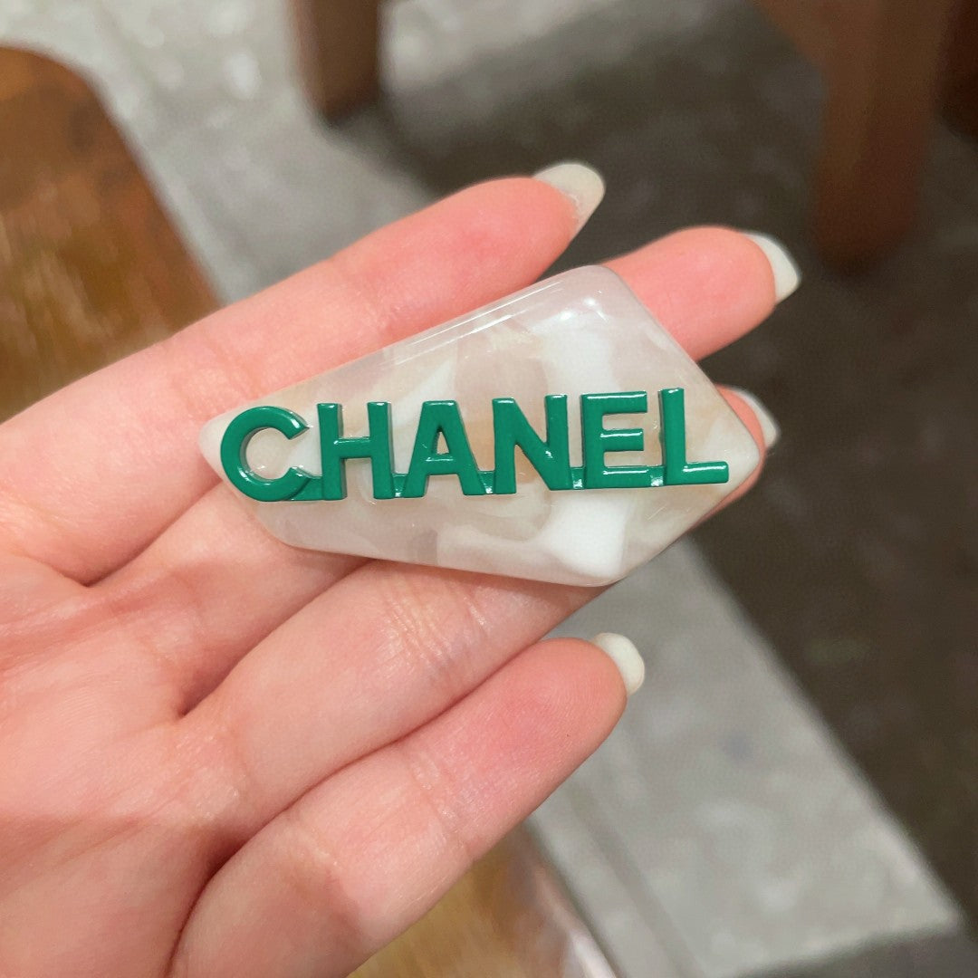 Letter Hair Clip – Design 006 side detail