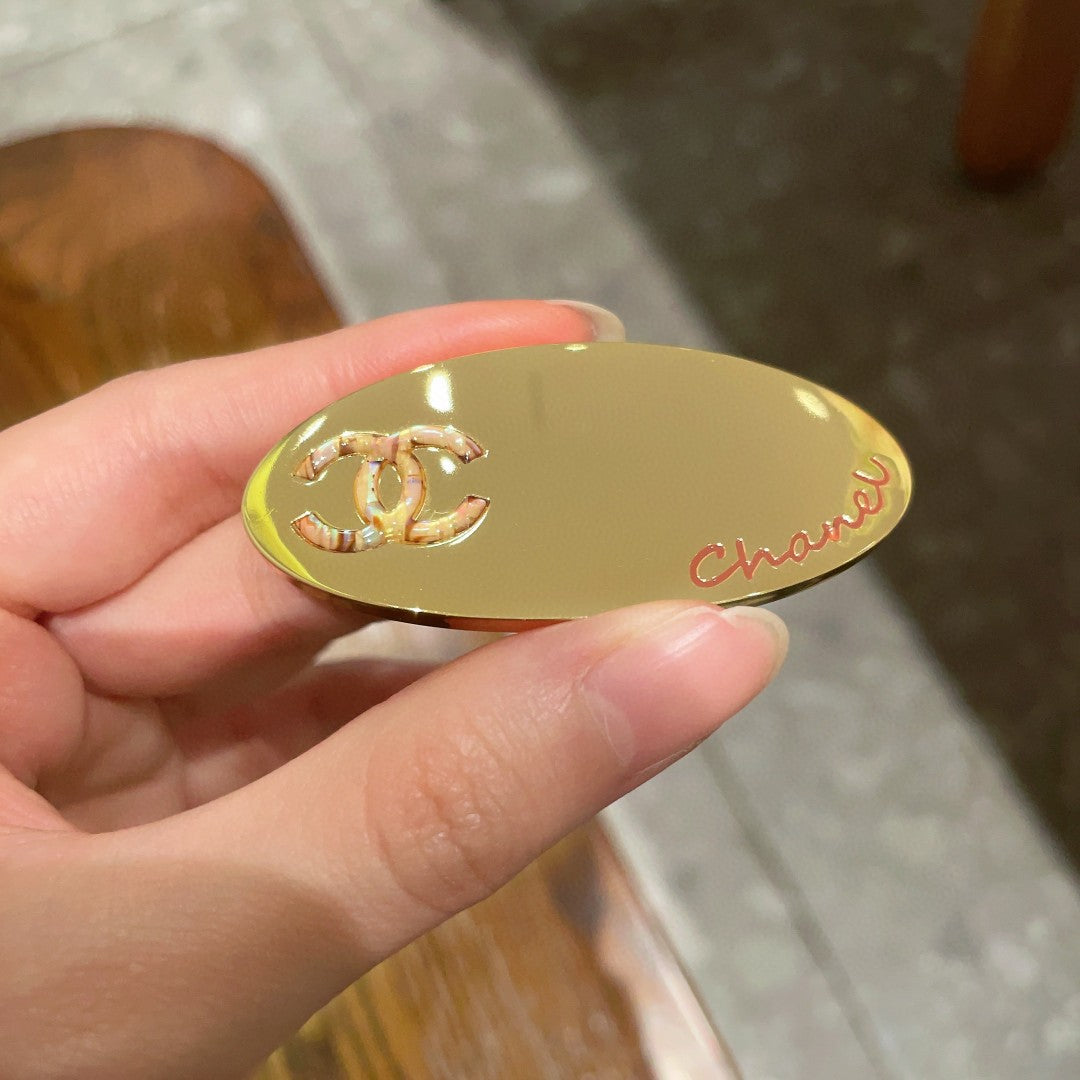 Double-C Emblem Hair Clip – Design 027 detail view