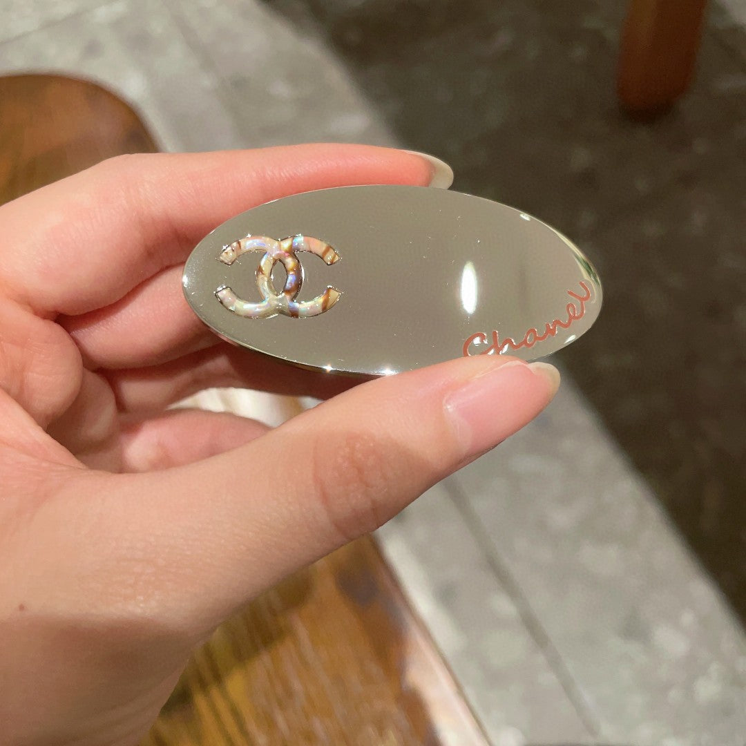 Double-C Emblem Hair Clip – Design 026 side detail
