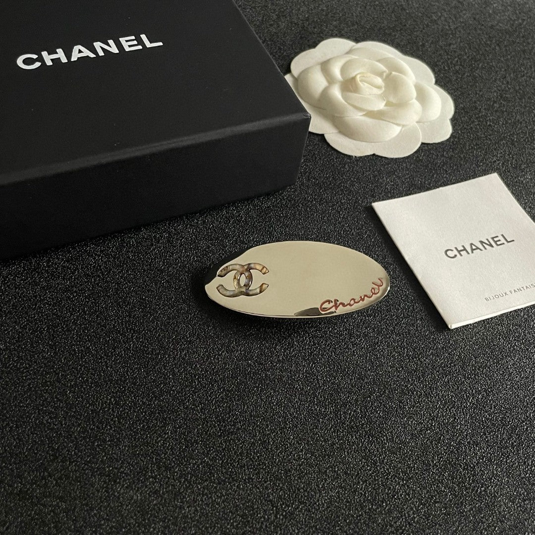 Double-C Emblem Hair Clip – Design 026 styled product view