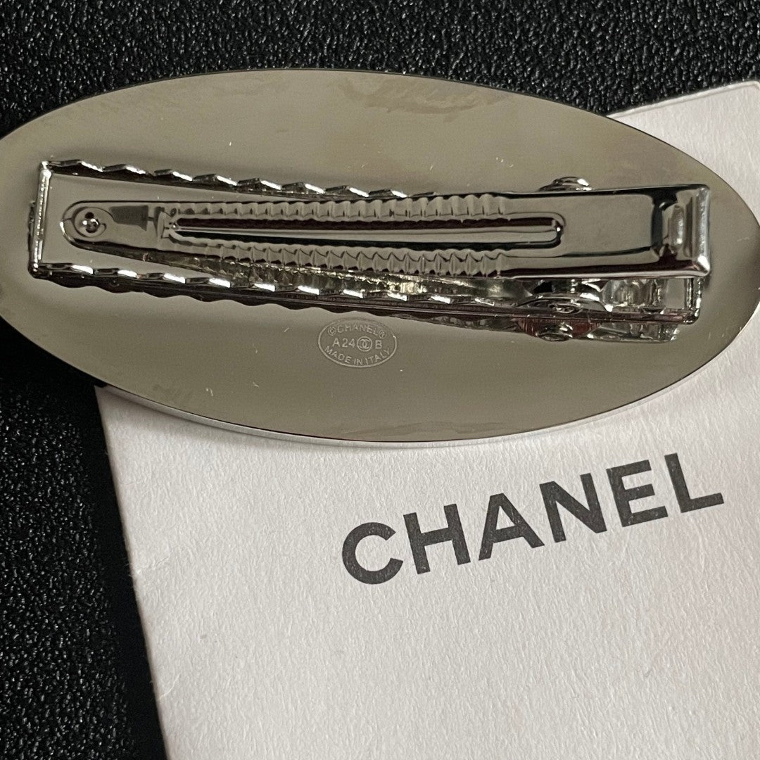 Double-C Emblem Hair Clip – Design 026 main product view