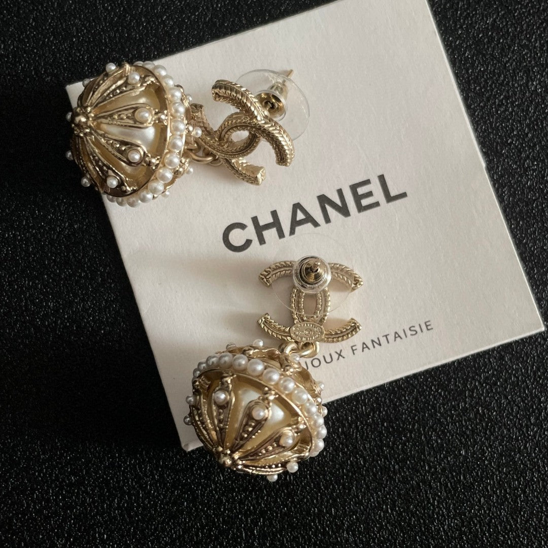 Double-C Emblem Pearl-Detail Stud Earrings – Pearl Detail – Design 020 main product view