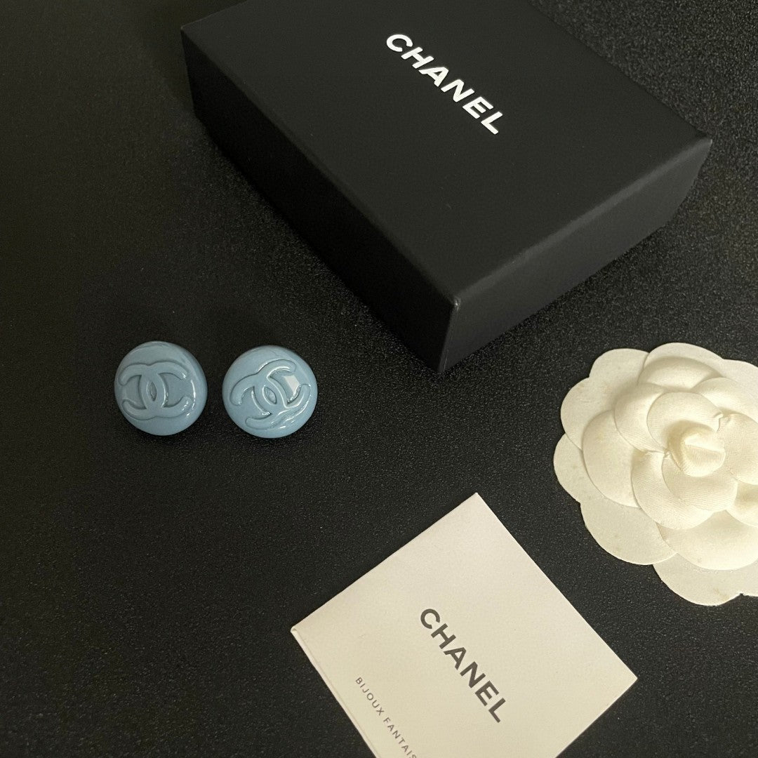 Double-C Emblem Stud Earrings in Polished Metal-Tone – Design 321 close-up detail