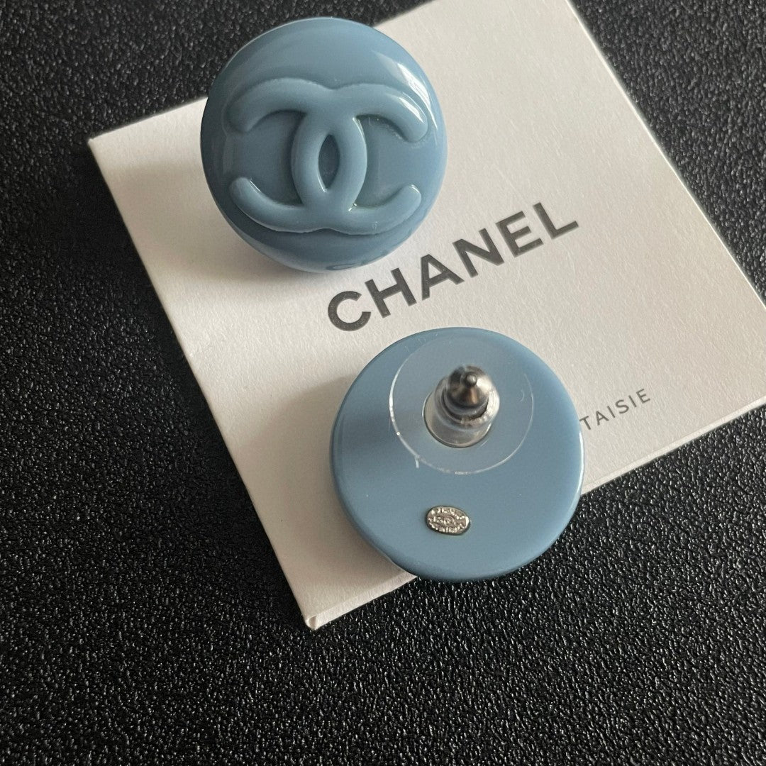 Double-C Emblem Stud Earrings in Polished Metal-Tone – Design 321 main product view