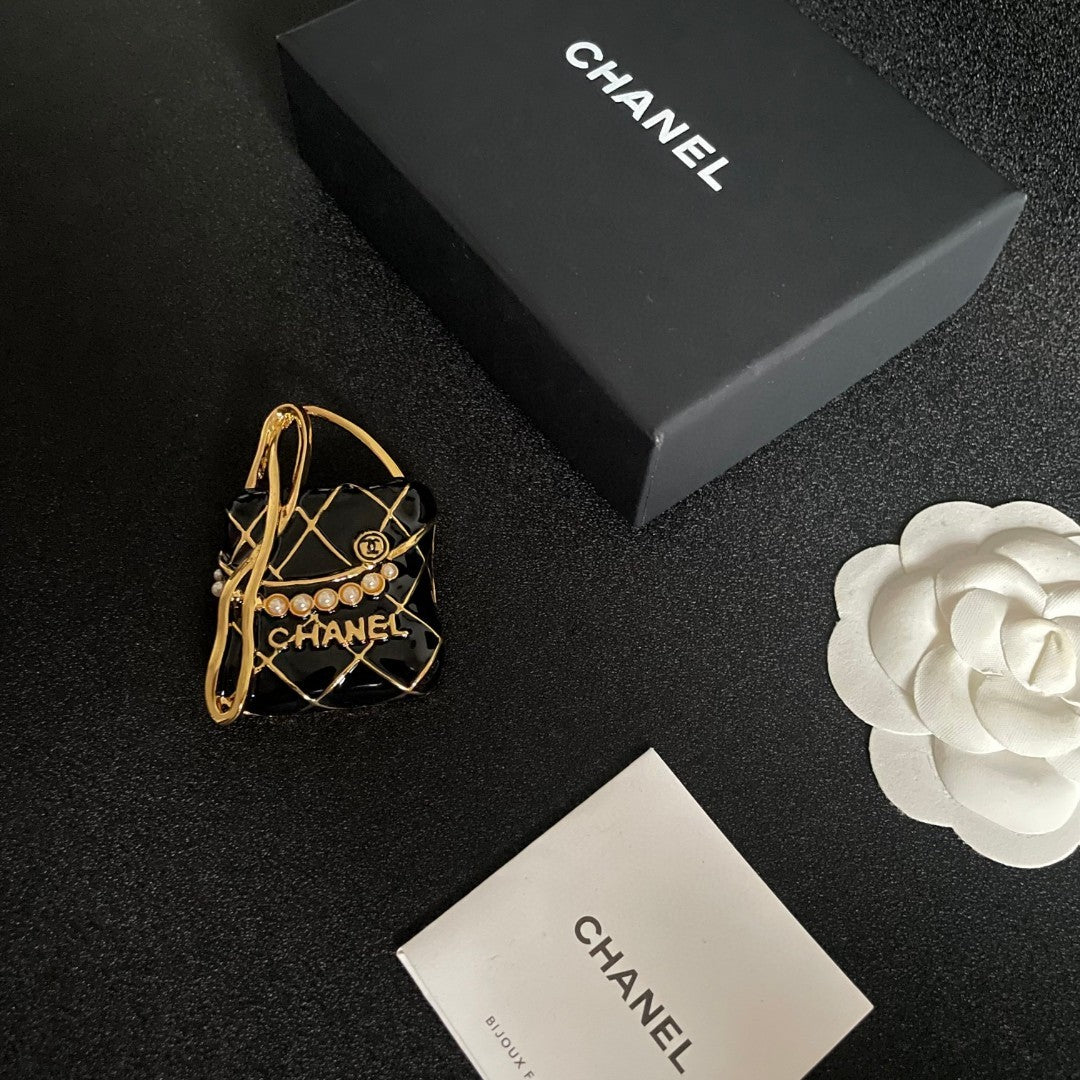 Double-C Emblem Brooch in Polished Metal-Tone – Design 053 side detail