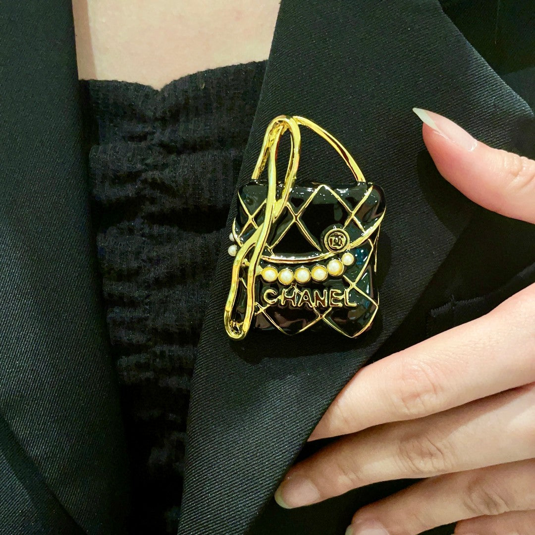 Double-C Emblem Brooch in Polished Metal-Tone – Design 053 detail view