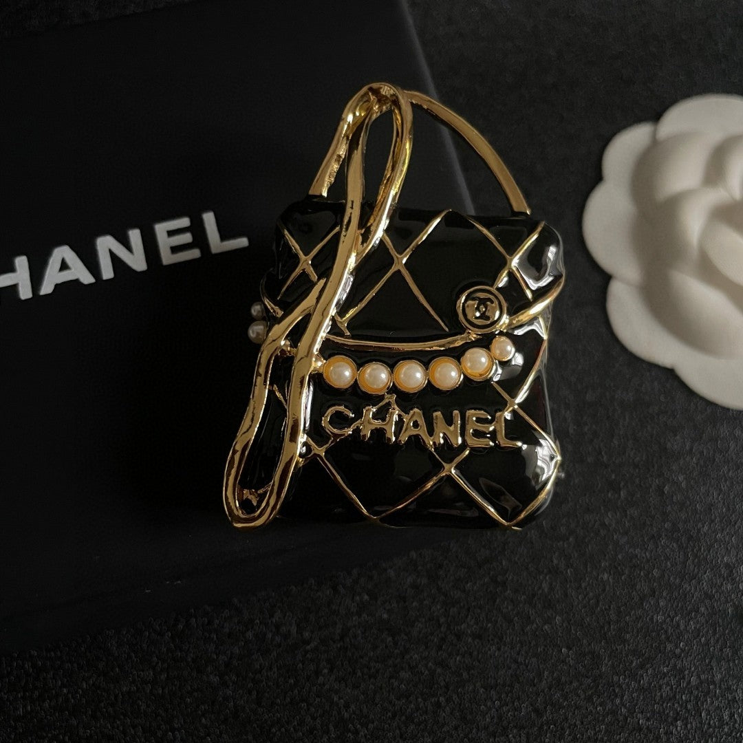 Double-C Emblem Brooch in Polished Metal-Tone – Design 053 front product view